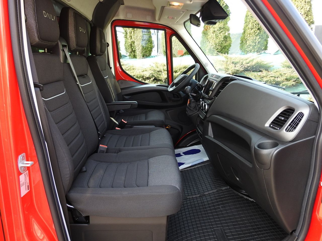 Novi Dostavno vozilo s ceradom IVECO DAILY NEW TARPAULIN 10 PALLETS WEBASTO CRUISE CONTROL NAVIGATION AIR CONDITIONING LED LIGHTS  180HP: slika Novi Dostavno vozilo s ceradom IVECO DAILY NEW TARPAULIN 10 PALLETS WEBASTO CRUISE CONTROL NAVIGATION AIR CONDITIONING LED LIGHTS  180HP