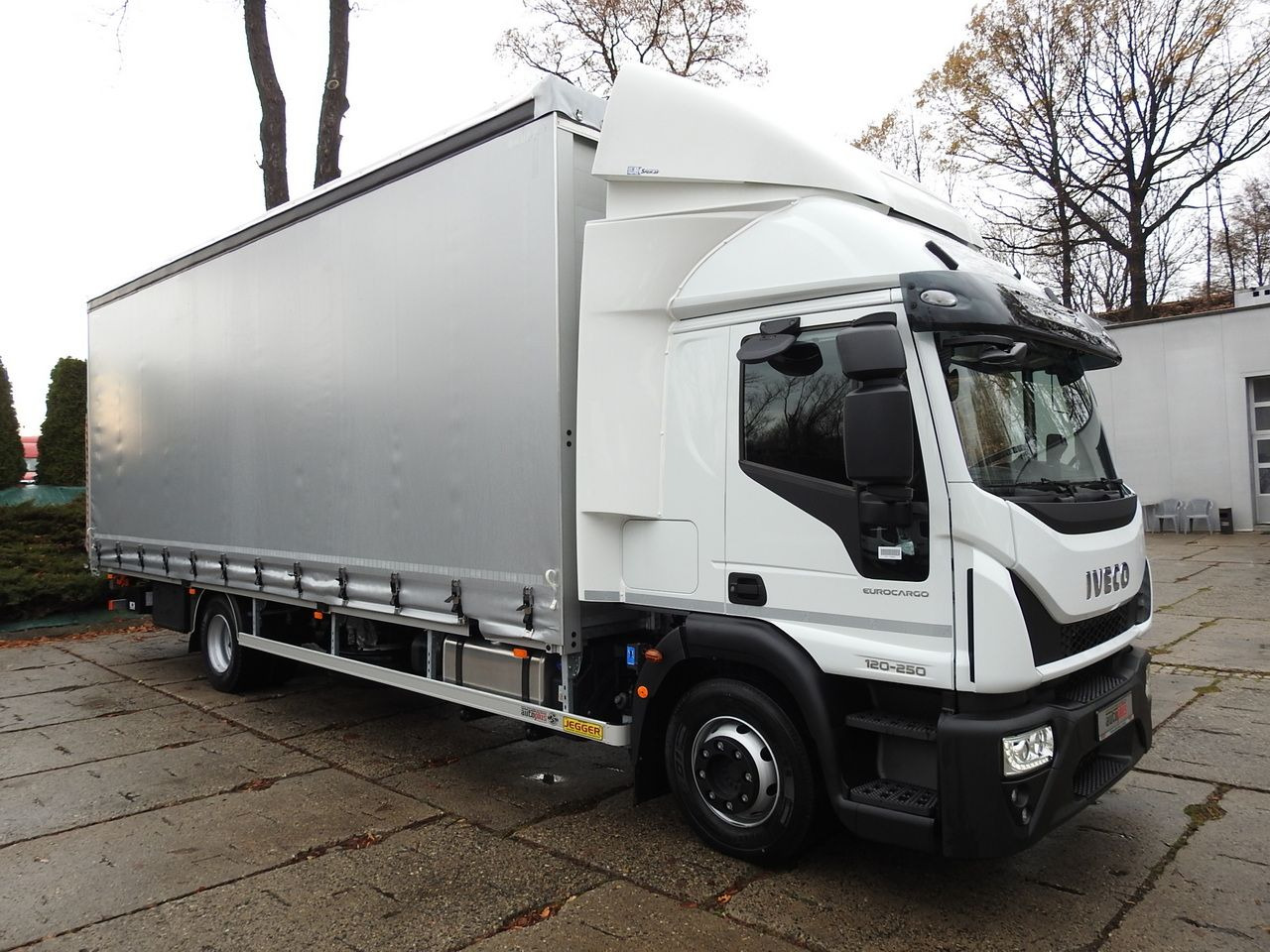 IVECO EUROCARGO 120-250 NEW TARPAULIN LIFT 18 PALLETS WEBASTO CRUISE CONTROL AIR CONDITIONING LED LIGHTS PNEUMATICS AUTOMATIC TRANSMISSION HI-MATIC 250HP - Dostavno vozilo s ceradom: slika IVECO EUROCARGO 120-250 NEW TARPAULIN LIFT 18 PALLETS WEBASTO CRUISE CONTROL AIR CONDITIONING LED LIGHTS PNEUMATICS AUTOMATIC TRANSMISSION HI-MATIC 250HP - Dostavno vozilo s ceradom IVECO EUROCARGO 120-250 NEW TARPAULIN LIFT 18 PALLETS WEBASTO CRUISE CONTROL AIR CONDITIONING LED LIGHTS PNEUMATICS AUTOMATIC TRANSMISSION HI-MATIC 250HP - Dostavno vozilo s ceradom: slika IVECO EUROCARGO 120-250 NEW TARPAULIN LIFT 18 PALLETS WEBASTO CRUISE CONTROL AIR CONDITIONING LED LIGHTS PNEUMATICS AUTOMATIC TRANSMISSION HI-MATIC 250HP - Dostavno vozilo s ceradom