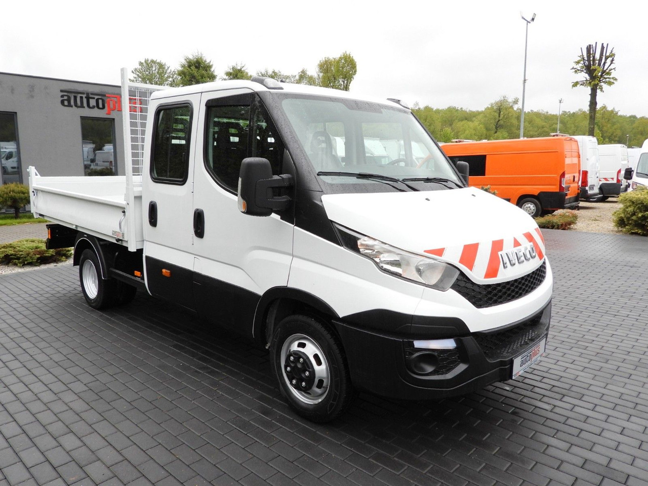Iveco DAILY 35C13 KIPPER DOPPELKABINE DOKA 7 SITZE A/C - Mali kamion kiper, Dostavno vozilo s dvostrukom kabinom: slika Iveco DAILY 35C13 KIPPER DOPPELKABINE DOKA 7 SITZE A/C - Mali kamion kiper, Dostavno vozilo s dvostrukom kabinom Iveco DAILY 35C13 KIPPER DOPPELKABINE DOKA 7 SITZE A/C - Mali kamion kiper, Dostavno vozilo s dvostrukom kabinom: slika Iveco DAILY 35C13 KIPPER DOPPELKABINE DOKA 7 SITZE A/C - Mali kamion kiper, Dostavno vozilo s dvostrukom kabinom