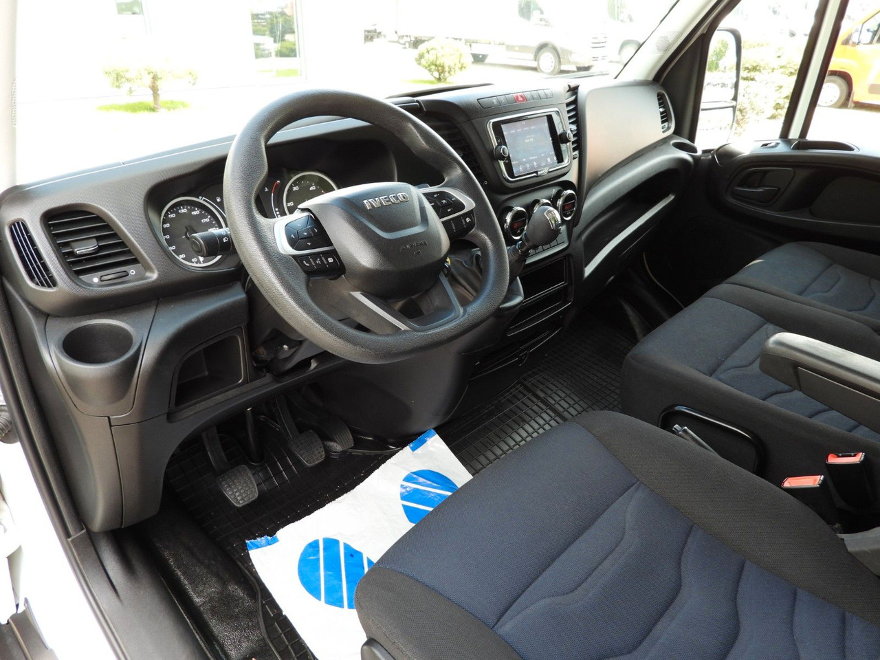 Iveco DAILY 35C16 KOFFER AUFZUG 8 PALETTEN TEMPOMAT Iveco DAILY 35C16 KOFFER AUFZUG 8 PALETTEN TEMPOMAT - Dostavno vozilo sa zatvorenim sandukom: slika Iveco DAILY 35C16 KOFFER AUFZUG 8 PALETTEN TEMPOMAT Iveco DAILY 35C16 KOFFER AUFZUG 8 PALETTEN TEMPOMAT - Dostavno vozilo sa zatvorenim sandukom Iveco DAILY 35C16 KOFFER AUFZUG 8 PALETTEN TEMPOMAT Iveco DAILY 35C16 KOFFER AUFZUG 8 PALETTEN TEMPOMAT - Dostavno vozilo sa zatvorenim sandukom: slika Iveco DAILY 35C16 KOFFER AUFZUG 8 PALETTEN TEMPOMAT Iveco DAILY 35C16 KOFFER AUFZUG 8 PALETTEN TEMPOMAT - Dostavno vozilo sa zatvorenim sandukom