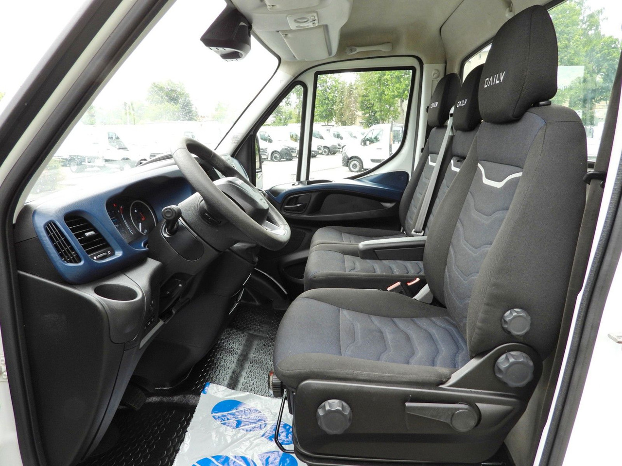 Mali kamion kiper Iveco DAILY 35C21 KIPPER TEMPOMAT NAVIGATION LED: slika Mali kamion kiper Iveco DAILY 35C21 KIPPER TEMPOMAT NAVIGATION LED