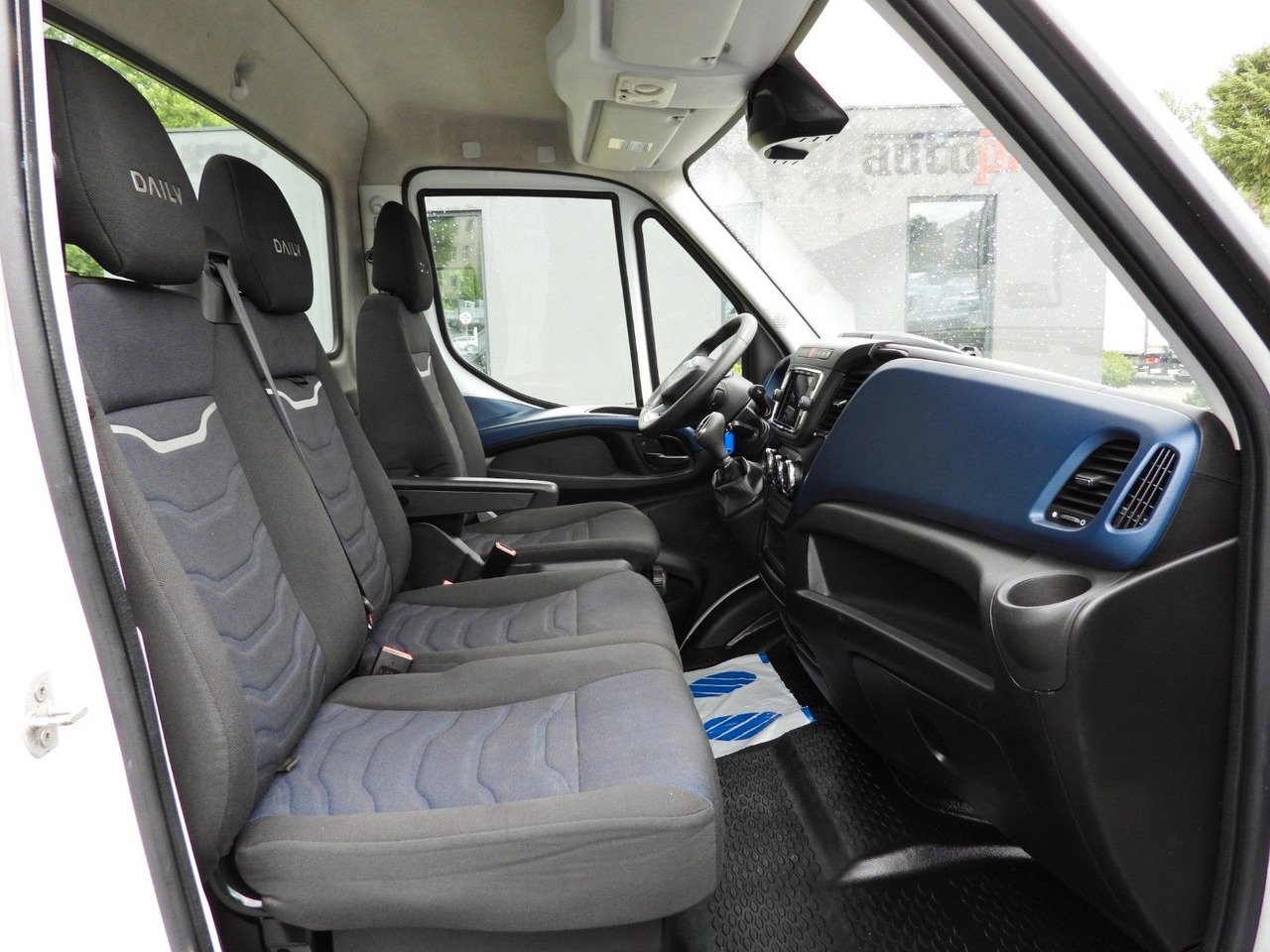 Mali kamion kiper Iveco DAILY 35C21 KIPPER TEMPOMAT NAVIGATION LED: slika Mali kamion kiper Iveco DAILY 35C21 KIPPER TEMPOMAT NAVIGATION LED