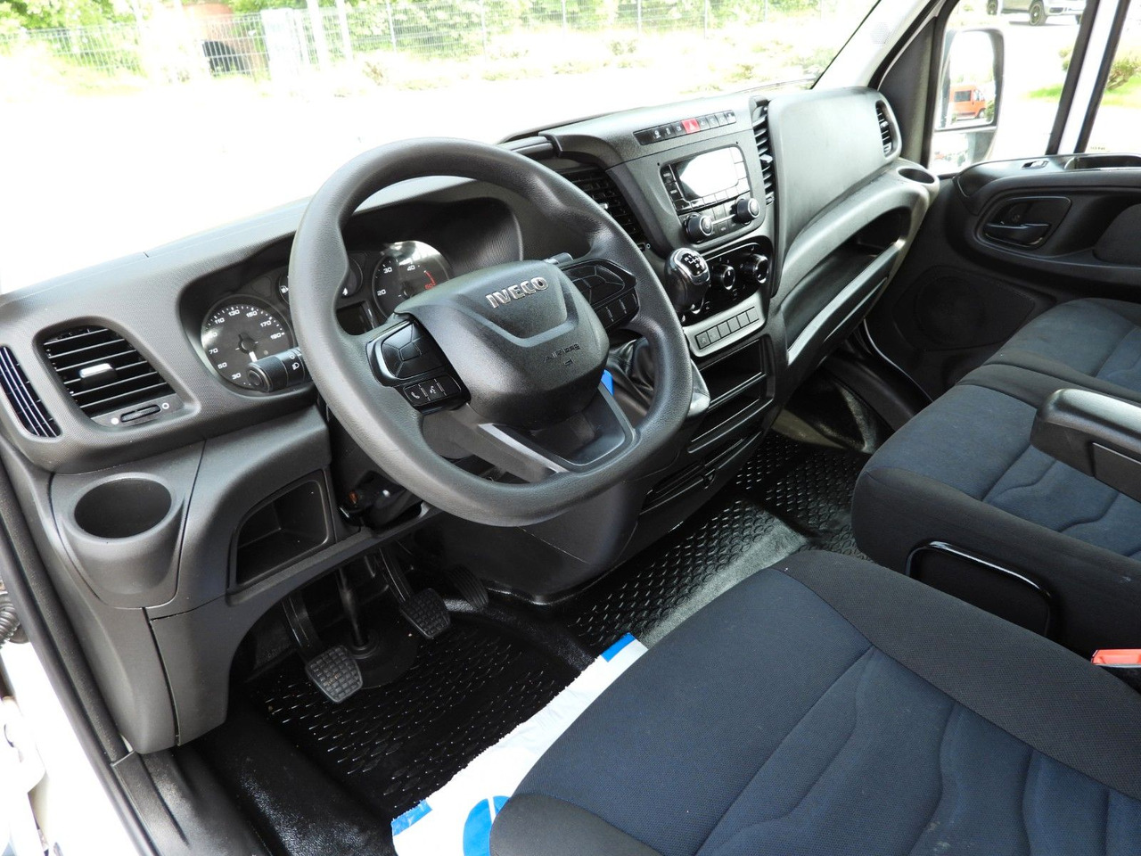 Iveco DAILY 35S12 PRITSCHE DOPPELKABINE DOKA 7 SITZE - Dostavno vozilo s ravnom platformom, Dostavno vozilo s dvostrukom kabinom: slika Iveco DAILY 35S12 PRITSCHE DOPPELKABINE DOKA 7 SITZE - Dostavno vozilo s ravnom platformom, Dostavno vozilo s dvostrukom kabinom Iveco DAILY 35S12 PRITSCHE DOPPELKABINE DOKA 7 SITZE - Dostavno vozilo s ravnom platformom, Dostavno vozilo s dvostrukom kabinom: slika Iveco DAILY 35S12 PRITSCHE DOPPELKABINE DOKA 7 SITZE - Dostavno vozilo s ravnom platformom, Dostavno vozilo s dvostrukom kabinom