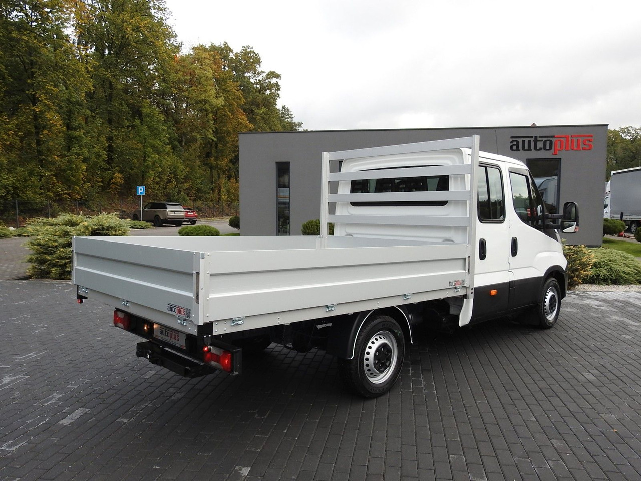 Iveco DAILY 35S15 PRITSCHE DOPPELKABINE DOKA 7 SITZE - Dostavno vozilo s ravnom platformom, Dostavno vozilo s dvostrukom kabinom: slika Iveco DAILY 35S15 PRITSCHE DOPPELKABINE DOKA 7 SITZE - Dostavno vozilo s ravnom platformom, Dostavno vozilo s dvostrukom kabinom Iveco DAILY 35S15 PRITSCHE DOPPELKABINE DOKA 7 SITZE - Dostavno vozilo s ravnom platformom, Dostavno vozilo s dvostrukom kabinom: slika Iveco DAILY 35S15 PRITSCHE DOPPELKABINE DOKA 7 SITZE - Dostavno vozilo s ravnom platformom, Dostavno vozilo s dvostrukom kabinom