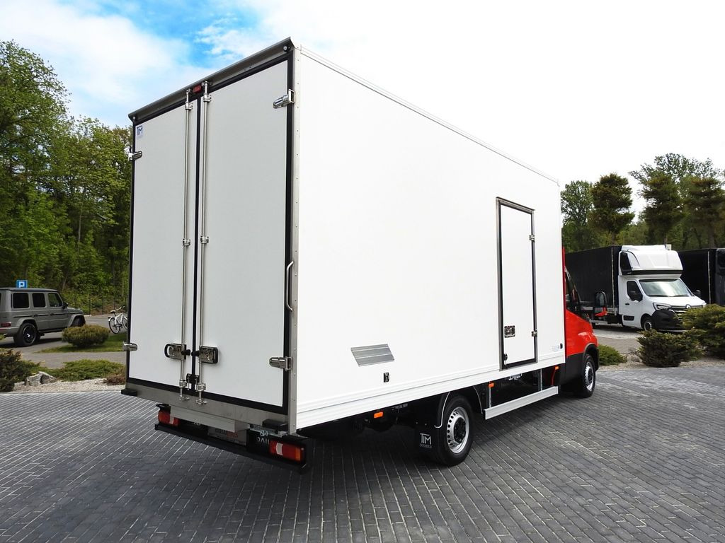Iveco DAILY 35S18 NEUE KOFFER 10 PALETTEN TEMPOMAT - Dostavno vozilo sa zatvorenim sandukom: slika Iveco DAILY 35S18 NEUE KOFFER 10 PALETTEN TEMPOMAT - Dostavno vozilo sa zatvorenim sandukom Iveco DAILY 35S18 NEUE KOFFER 10 PALETTEN TEMPOMAT - Dostavno vozilo sa zatvorenim sandukom: slika Iveco DAILY 35S18 NEUE KOFFER 10 PALETTEN TEMPOMAT - Dostavno vozilo sa zatvorenim sandukom