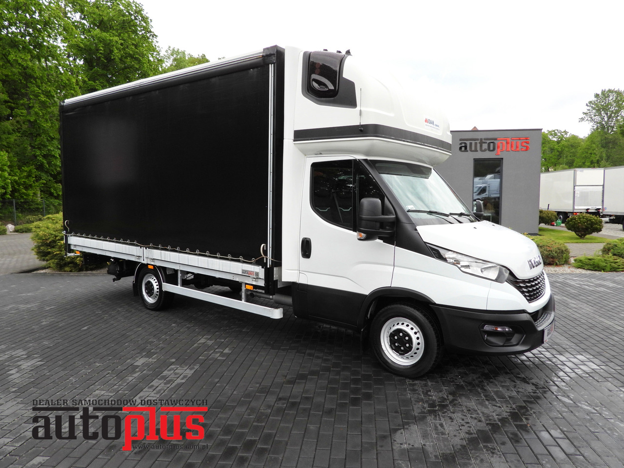 Iveco DAILY 35S18 PRITSCHE PLANE 10 PALETTEN WEBASTO - Dostavno vozilo s ceradom: slika Iveco DAILY 35S18 PRITSCHE PLANE 10 PALETTEN WEBASTO - Dostavno vozilo s ceradom Iveco DAILY 35S18 PRITSCHE PLANE 10 PALETTEN WEBASTO - Dostavno vozilo s ceradom: slika Iveco DAILY 35S18 PRITSCHE PLANE 10 PALETTEN WEBASTO - Dostavno vozilo s ceradom