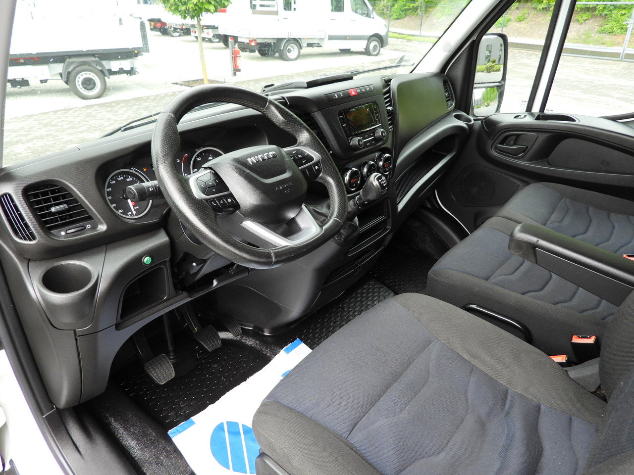 Iveco DAILY 35S18 PRITSCHE PLANE 10 PALETTEN WEBASTO - Dostavno vozilo s ceradom: slika Iveco DAILY 35S18 PRITSCHE PLANE 10 PALETTEN WEBASTO - Dostavno vozilo s ceradom Iveco DAILY 35S18 PRITSCHE PLANE 10 PALETTEN WEBASTO - Dostavno vozilo s ceradom: slika Iveco DAILY 35S18 PRITSCHE PLANE 10 PALETTEN WEBASTO - Dostavno vozilo s ceradom