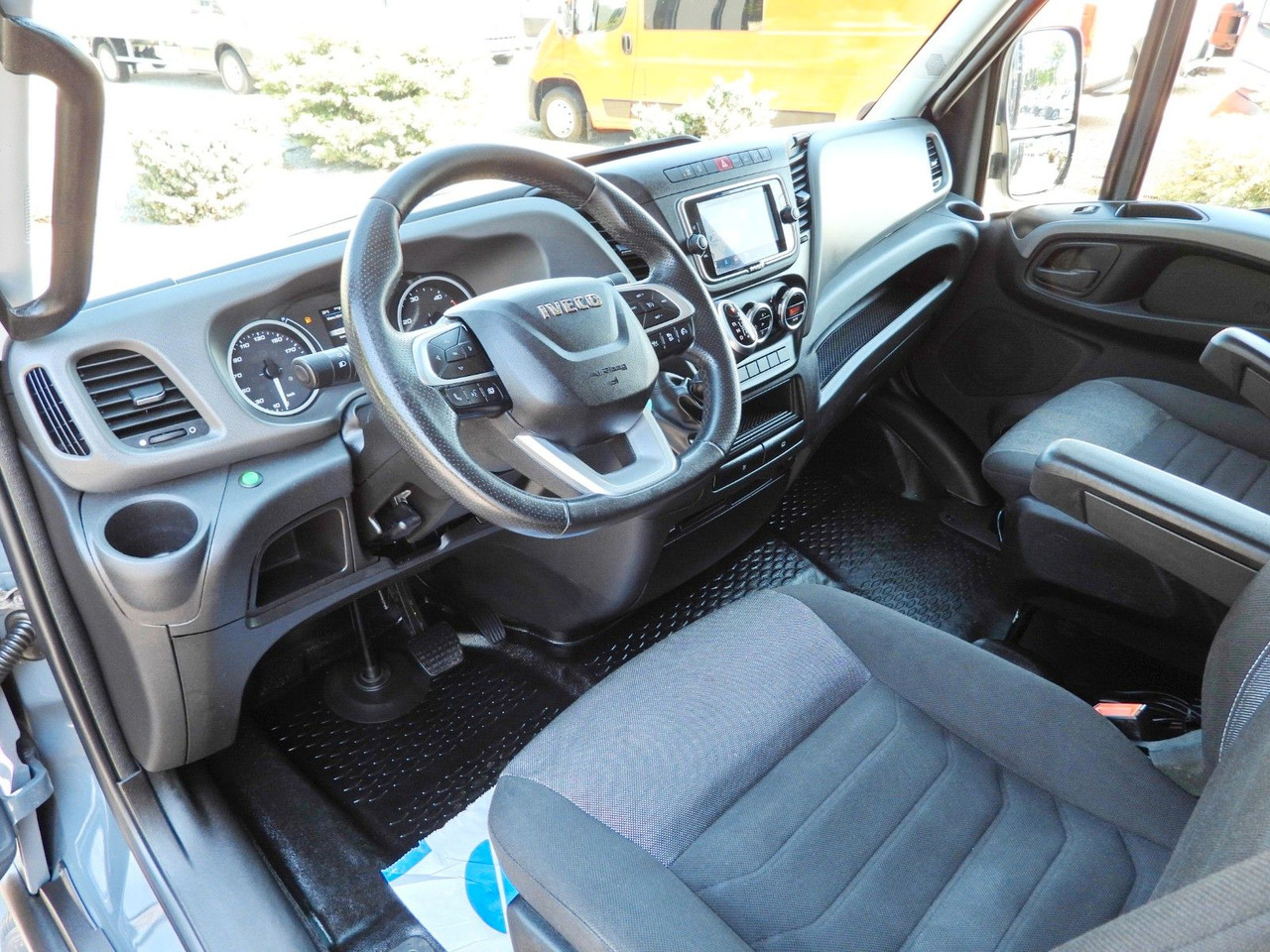 Iveco DAILY 35S18 PRITSCHE PLANE 10 PALETTEN WEBASTO - Dostavno vozilo s ceradom, Dostavno vozilo s dvostrukom kabinom: slika Iveco DAILY 35S18 PRITSCHE PLANE 10 PALETTEN WEBASTO - Dostavno vozilo s ceradom, Dostavno vozilo s dvostrukom kabinom Iveco DAILY 35S18 PRITSCHE PLANE 10 PALETTEN WEBASTO - Dostavno vozilo s ceradom, Dostavno vozilo s dvostrukom kabinom: slika Iveco DAILY 35S18 PRITSCHE PLANE 10 PALETTEN WEBASTO - Dostavno vozilo s ceradom, Dostavno vozilo s dvostrukom kabinom