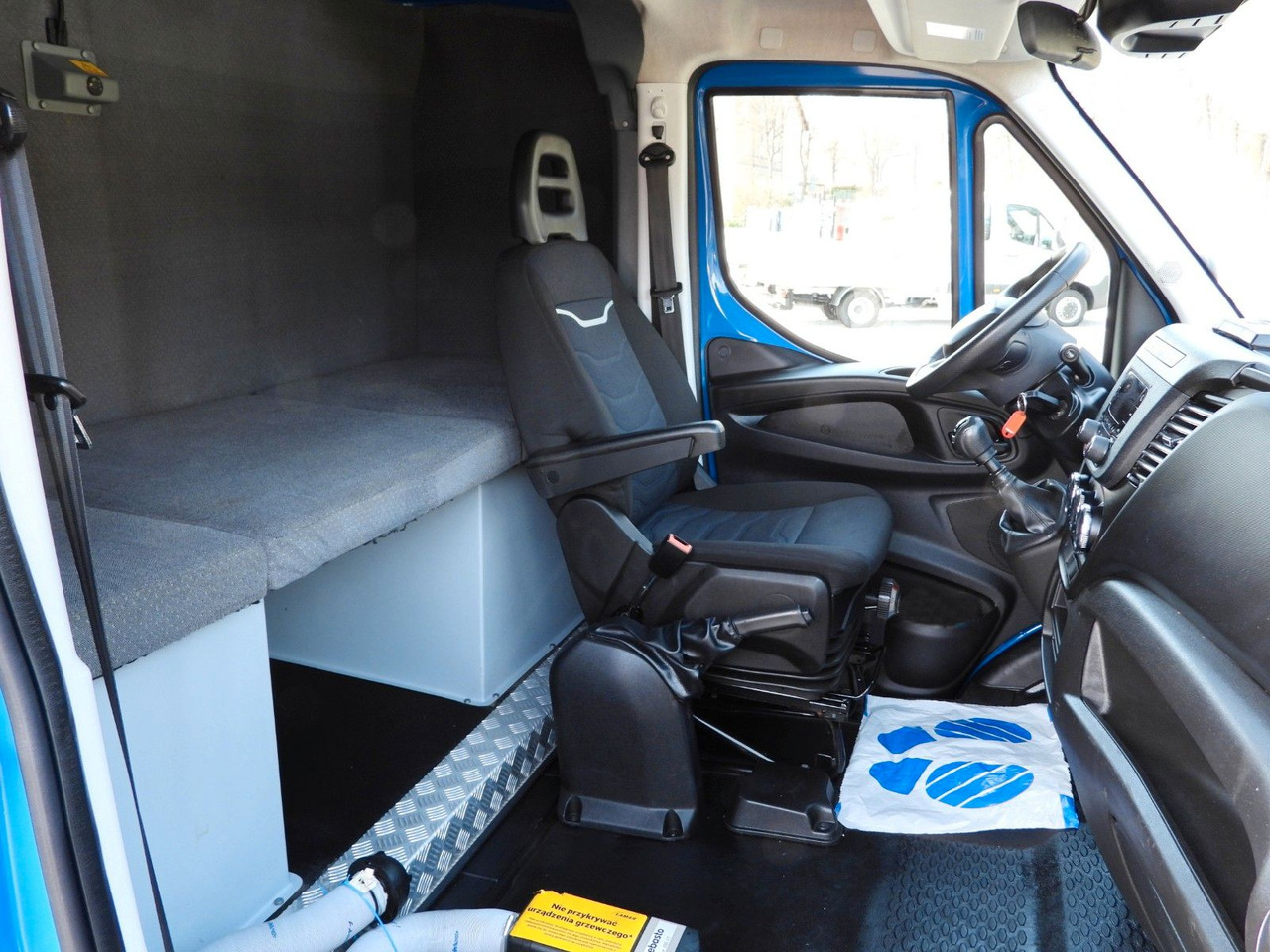 Dostavno vozilo s ceradom, Dostavno vozilo s dvostrukom kabinom Iveco DAILY  35S18 PRITSCHE PLANE 10 PALETTEN WEBASTO: slika Dostavno vozilo s ceradom, Dostavno vozilo s dvostrukom kabinom Iveco DAILY  35S18 PRITSCHE PLANE 10 PALETTEN WEBASTO