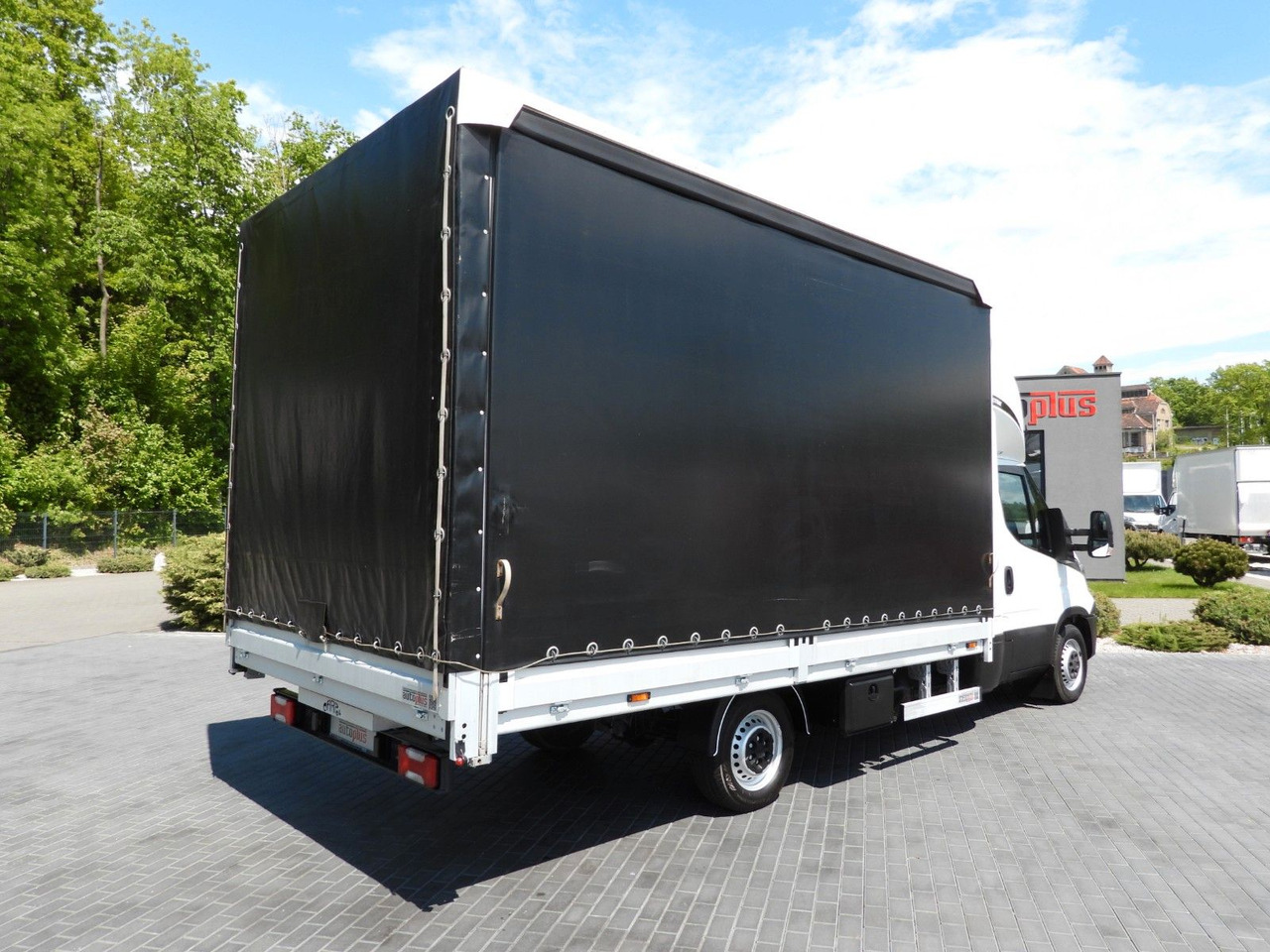 Iveco DAILY 35S18 PRITSCHE PLANE 10 PALETTEN WEBASTO - Dostavno vozilo s ceradom, Dostavno vozilo s dvostrukom kabinom: slika Iveco DAILY 35S18 PRITSCHE PLANE 10 PALETTEN WEBASTO - Dostavno vozilo s ceradom, Dostavno vozilo s dvostrukom kabinom Iveco DAILY 35S18 PRITSCHE PLANE 10 PALETTEN WEBASTO - Dostavno vozilo s ceradom, Dostavno vozilo s dvostrukom kabinom: slika Iveco DAILY 35S18 PRITSCHE PLANE 10 PALETTEN WEBASTO - Dostavno vozilo s ceradom, Dostavno vozilo s dvostrukom kabinom