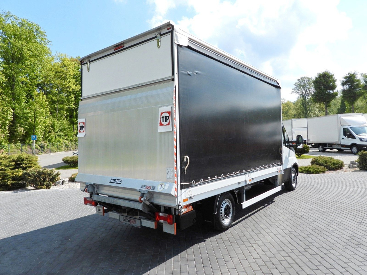 Iveco DAILY 35S18 PRITSCHE PLANE AUFZUG 8 PALETTEN - Dostavno vozilo s ceradom: slika Iveco DAILY 35S18 PRITSCHE PLANE AUFZUG 8 PALETTEN - Dostavno vozilo s ceradom Iveco DAILY 35S18 PRITSCHE PLANE AUFZUG 8 PALETTEN - Dostavno vozilo s ceradom: slika Iveco DAILY 35S18 PRITSCHE PLANE AUFZUG 8 PALETTEN - Dostavno vozilo s ceradom
