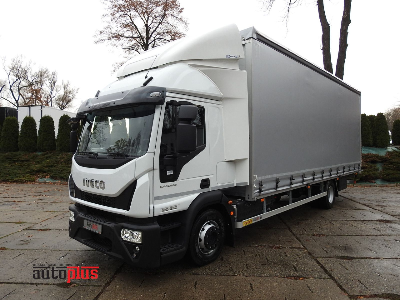 Iveco EUROCARGO 120-250 PRITSCHE PLANE 18 PALETTEN A/C - Kamion s ceradom: slika Iveco EUROCARGO 120-250 PRITSCHE PLANE 18 PALETTEN A/C - Kamion s ceradom Iveco EUROCARGO 120-250 PRITSCHE PLANE 18 PALETTEN A/C - Kamion s ceradom: slika Iveco EUROCARGO 120-250 PRITSCHE PLANE 18 PALETTEN A/C - Kamion s ceradom