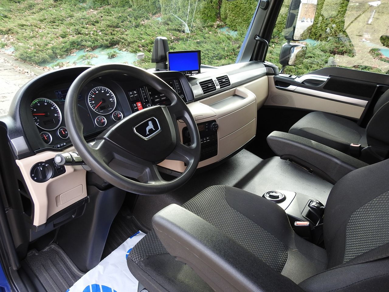 MAN TGL 12.220 BOX LIFT 18 PALLETS CRUISE CONTROLAIR CONDITIONING PNEUMATICS AUTOMATIC TWIN WHEELS 220HP - Dostavno vozilo sa zatvorenim sandukom: slika MAN TGL 12.220 BOX LIFT 18 PALLETS CRUISE CONTROLAIR CONDITIONING PNEUMATICS AUTOMATIC TWIN WHEELS 220HP - Dostavno vozilo sa zatvorenim sandukom MAN TGL 12.220 BOX LIFT 18 PALLETS CRUISE CONTROLAIR CONDITIONING PNEUMATICS AUTOMATIC TWIN WHEELS 220HP - Dostavno vozilo sa zatvorenim sandukom: slika MAN TGL 12.220 BOX LIFT 18 PALLETS CRUISE CONTROLAIR CONDITIONING PNEUMATICS AUTOMATIC TWIN WHEELS 220HP - Dostavno vozilo sa zatvorenim sandukom