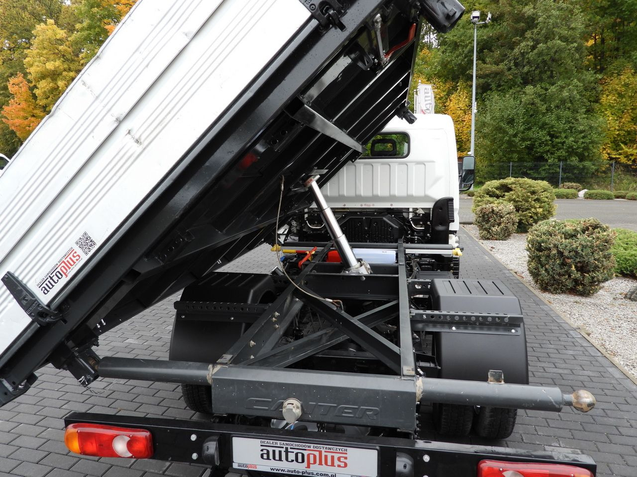 Mali kamion kiper MITSUBISHI CANTER FUSO 3C15 THREE-WAY TIPPER 3 SEATS LED LIGHTS TWIN WHEELS 150HP: slika Mali kamion kiper MITSUBISHI CANTER FUSO 3C15 THREE-WAY TIPPER 3 SEATS LED LIGHTS TWIN WHEELS 150HP Mali kamion kiper MITSUBISHI CANTER FUSO 3C15 THREE-WAY TIPPER 3 SEATS LED LIGHTS TWIN WHEELS 150HP: slika Mali kamion kiper MITSUBISHI CANTER FUSO 3C15 THREE-WAY TIPPER 3 SEATS LED LIGHTS TWIN WHEELS 150HP