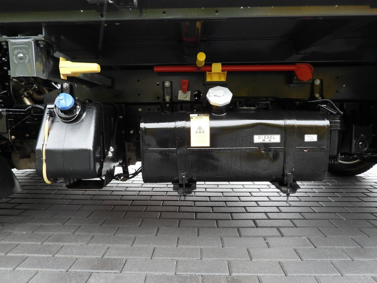 Mali kamion kiper MITSUBISHI CANTER FUSO 3C15 THREE-WAY TIPPER 3 SEATS LED LIGHTS TWIN WHEELS 150HP: slika Mali kamion kiper MITSUBISHI CANTER FUSO 3C15 THREE-WAY TIPPER 3 SEATS LED LIGHTS TWIN WHEELS 150HP Mali kamion kiper MITSUBISHI CANTER FUSO 3C15 THREE-WAY TIPPER 3 SEATS LED LIGHTS TWIN WHEELS 150HP: slika Mali kamion kiper MITSUBISHI CANTER FUSO 3C15 THREE-WAY TIPPER 3 SEATS LED LIGHTS TWIN WHEELS 150HP