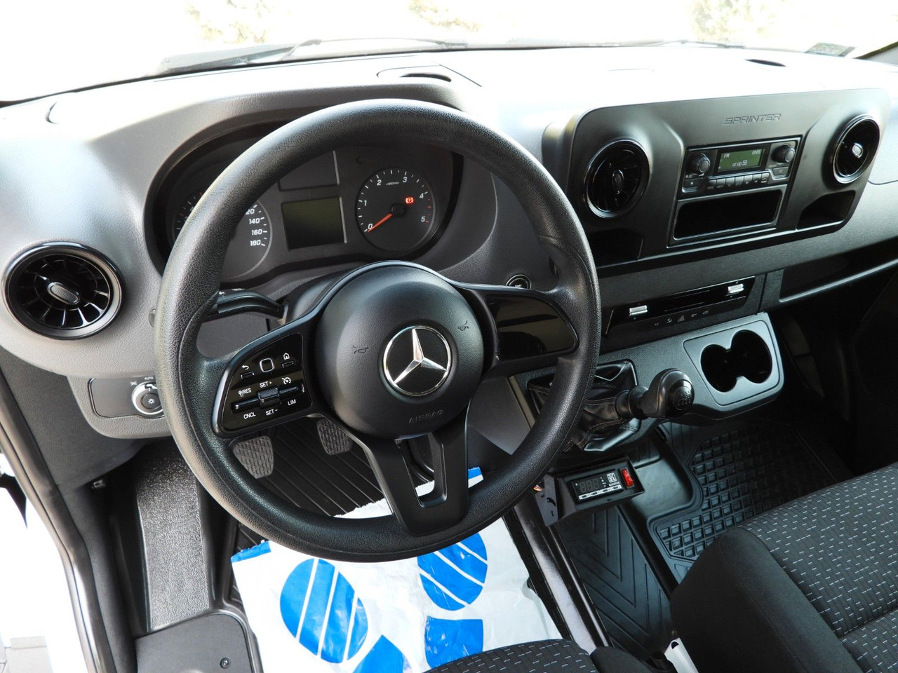 Mercedes-Benz SPRINTER 316 KÜHLKOFFER 0*C AUFZUG 8 PALETTEN - Dostavno vozilo hladnjača: slika Mercedes-Benz SPRINTER 316 KÜHLKOFFER 0*C AUFZUG 8 PALETTEN - Dostavno vozilo hladnjača Mercedes-Benz SPRINTER 316 KÜHLKOFFER 0*C AUFZUG 8 PALETTEN - Dostavno vozilo hladnjača: slika Mercedes-Benz SPRINTER 316 KÜHLKOFFER 0*C AUFZUG 8 PALETTEN - Dostavno vozilo hladnjača