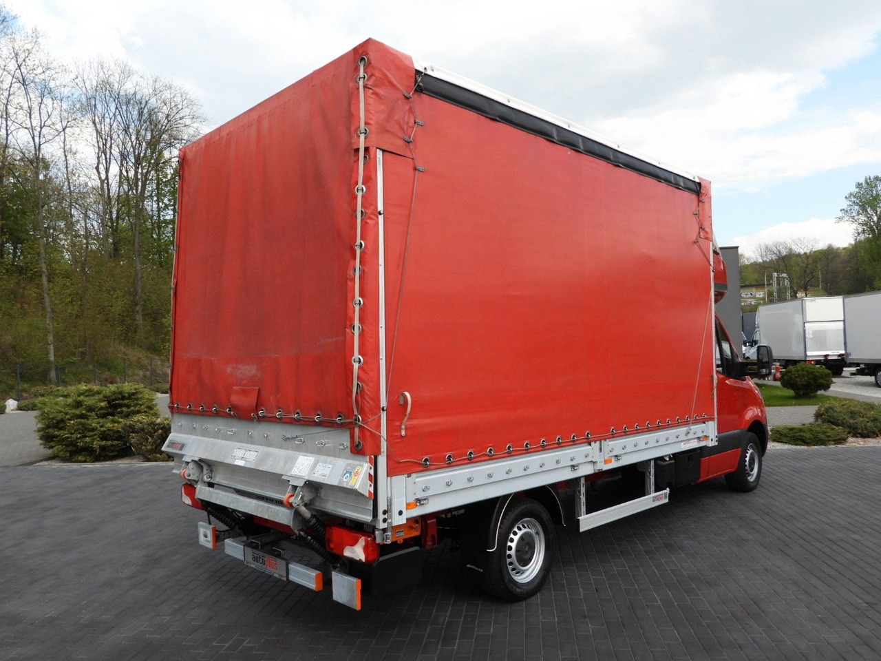 Mercedes-Benz SPRINTER 316 PRITSCHE PLANE AUFZUG 8 EUROPALET - Dostavno vozilo s ceradom: slika Mercedes-Benz SPRINTER 316 PRITSCHE PLANE AUFZUG 8 EUROPALET - Dostavno vozilo s ceradom Mercedes-Benz SPRINTER 316 PRITSCHE PLANE AUFZUG 8 EUROPALET - Dostavno vozilo s ceradom: slika Mercedes-Benz SPRINTER 316 PRITSCHE PLANE AUFZUG 8 EUROPALET - Dostavno vozilo s ceradom