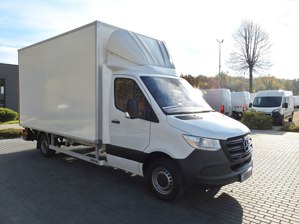 Mercedes-Benz SPRINTER KOFFER AUFZUG 8 PALETTEN KLIMAANLAGE - Dostavno vozilo sa zatvorenim sandukom: slika Mercedes-Benz SPRINTER KOFFER AUFZUG 8 PALETTEN KLIMAANLAGE - Dostavno vozilo sa zatvorenim sandukom Mercedes-Benz SPRINTER KOFFER AUFZUG 8 PALETTEN KLIMAANLAGE - Dostavno vozilo sa zatvorenim sandukom: slika Mercedes-Benz SPRINTER KOFFER AUFZUG 8 PALETTEN KLIMAANLAGE - Dostavno vozilo sa zatvorenim sandukom