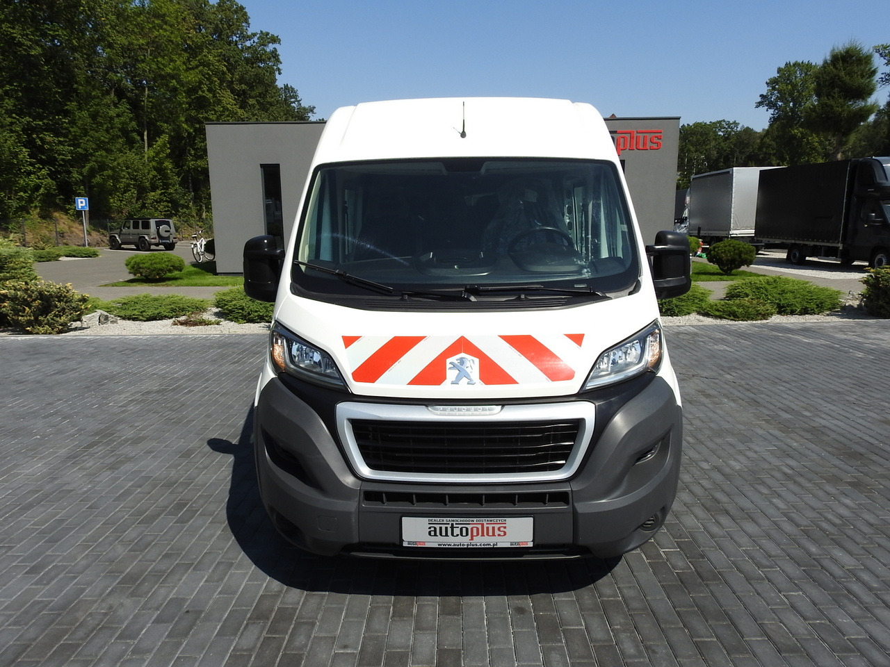 PEUGEOT BOXER BOX DELIVERY VAN 7 SEATS  110HP - Furgon: slika PEUGEOT BOXER BOX DELIVERY VAN 7 SEATS  110HP - Furgon PEUGEOT BOXER BOX DELIVERY VAN 7 SEATS  110HP - Furgon: slika PEUGEOT BOXER BOX DELIVERY VAN 7 SEATS  110HP - Furgon