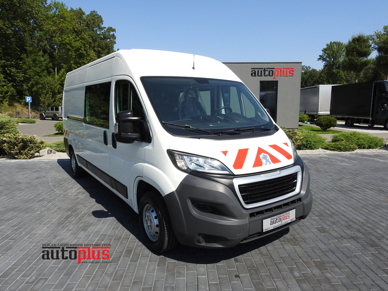 PEUGEOT BOXER BOX DELIVERY VAN 7 SEATS 110HP - Furgon: slika PEUGEOT BOXER BOX DELIVERY VAN 7 SEATS 110HP - Furgon PEUGEOT BOXER BOX DELIVERY VAN 7 SEATS 110HP - Furgon: slika PEUGEOT BOXER BOX DELIVERY VAN 7 SEATS 110HP - Furgon