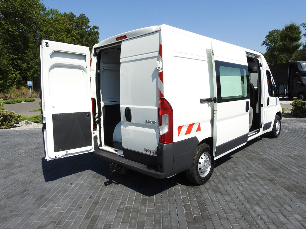 PEUGEOT BOXER BOX DELIVERY VAN 7 SEATS  110HP - Furgon: slika PEUGEOT BOXER BOX DELIVERY VAN 7 SEATS  110HP - Furgon PEUGEOT BOXER BOX DELIVERY VAN 7 SEATS  110HP - Furgon: slika PEUGEOT BOXER BOX DELIVERY VAN 7 SEATS  110HP - Furgon