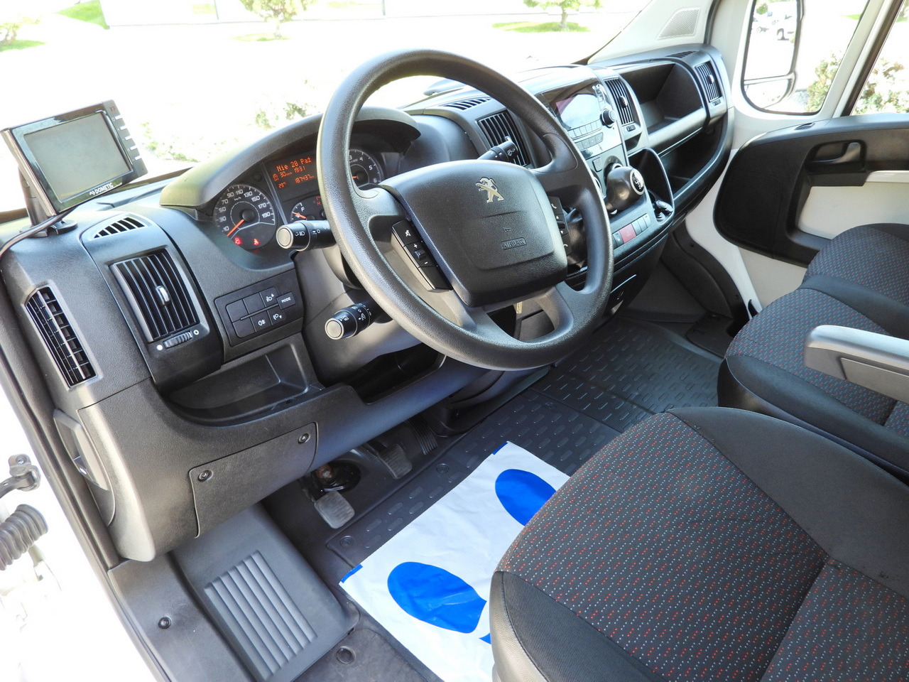 PEUGEOT BOXER BOX LIFT 8 PALLETS CRUISE CONTROL AIR CONDITIONING 130HP - Dostavno vozilo sa zatvorenim sandukom: slika PEUGEOT BOXER BOX LIFT 8 PALLETS CRUISE CONTROL AIR CONDITIONING 130HP - Dostavno vozilo sa zatvorenim sandukom PEUGEOT BOXER BOX LIFT 8 PALLETS CRUISE CONTROL AIR CONDITIONING 130HP - Dostavno vozilo sa zatvorenim sandukom: slika PEUGEOT BOXER BOX LIFT 8 PALLETS CRUISE CONTROL AIR CONDITIONING 130HP - Dostavno vozilo sa zatvorenim sandukom