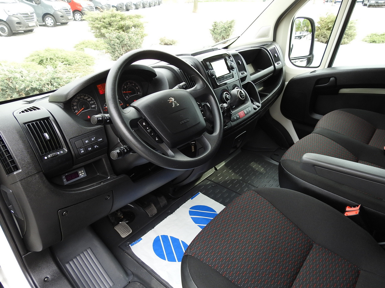 PEUGEOT BOXER REFRIGERATOR VAN 0*C CRUISE CONTROL NAVIGATION AIR CONDITIONING  135HP - Dostavno vozilo hladnjača: slika PEUGEOT BOXER REFRIGERATOR VAN 0*C CRUISE CONTROL NAVIGATION AIR CONDITIONING  135HP - Dostavno vozilo hladnjača PEUGEOT BOXER REFRIGERATOR VAN 0*C CRUISE CONTROL NAVIGATION AIR CONDITIONING  135HP - Dostavno vozilo hladnjača: slika PEUGEOT BOXER REFRIGERATOR VAN 0*C CRUISE CONTROL NAVIGATION AIR CONDITIONING  135HP - Dostavno vozilo hladnjača