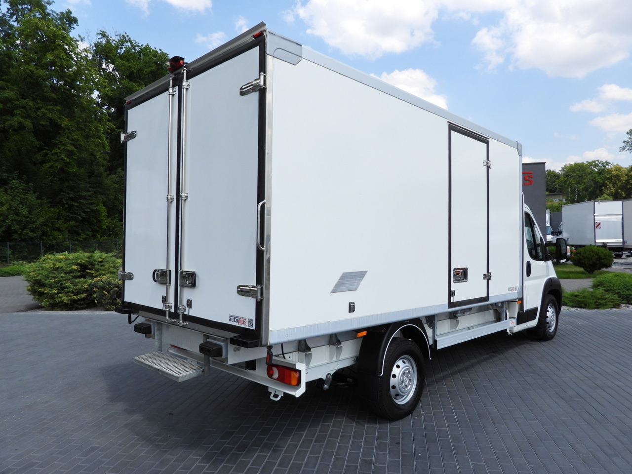 PEUGEOT BOXER REGRIGERATOR BOX 0*C 8 PALLETS CRUISE CONTROL LED LIGHTS AIR CONDITIONING 165HP - Dostavno vozilo hladnjača: slika PEUGEOT BOXER REGRIGERATOR BOX 0*C 8 PALLETS CRUISE CONTROL LED LIGHTS AIR CONDITIONING 165HP - Dostavno vozilo hladnjača PEUGEOT BOXER REGRIGERATOR BOX 0*C 8 PALLETS CRUISE CONTROL LED LIGHTS AIR CONDITIONING 165HP - Dostavno vozilo hladnjača: slika PEUGEOT BOXER REGRIGERATOR BOX 0*C 8 PALLETS CRUISE CONTROL LED LIGHTS AIR CONDITIONING 165HP - Dostavno vozilo hladnjača