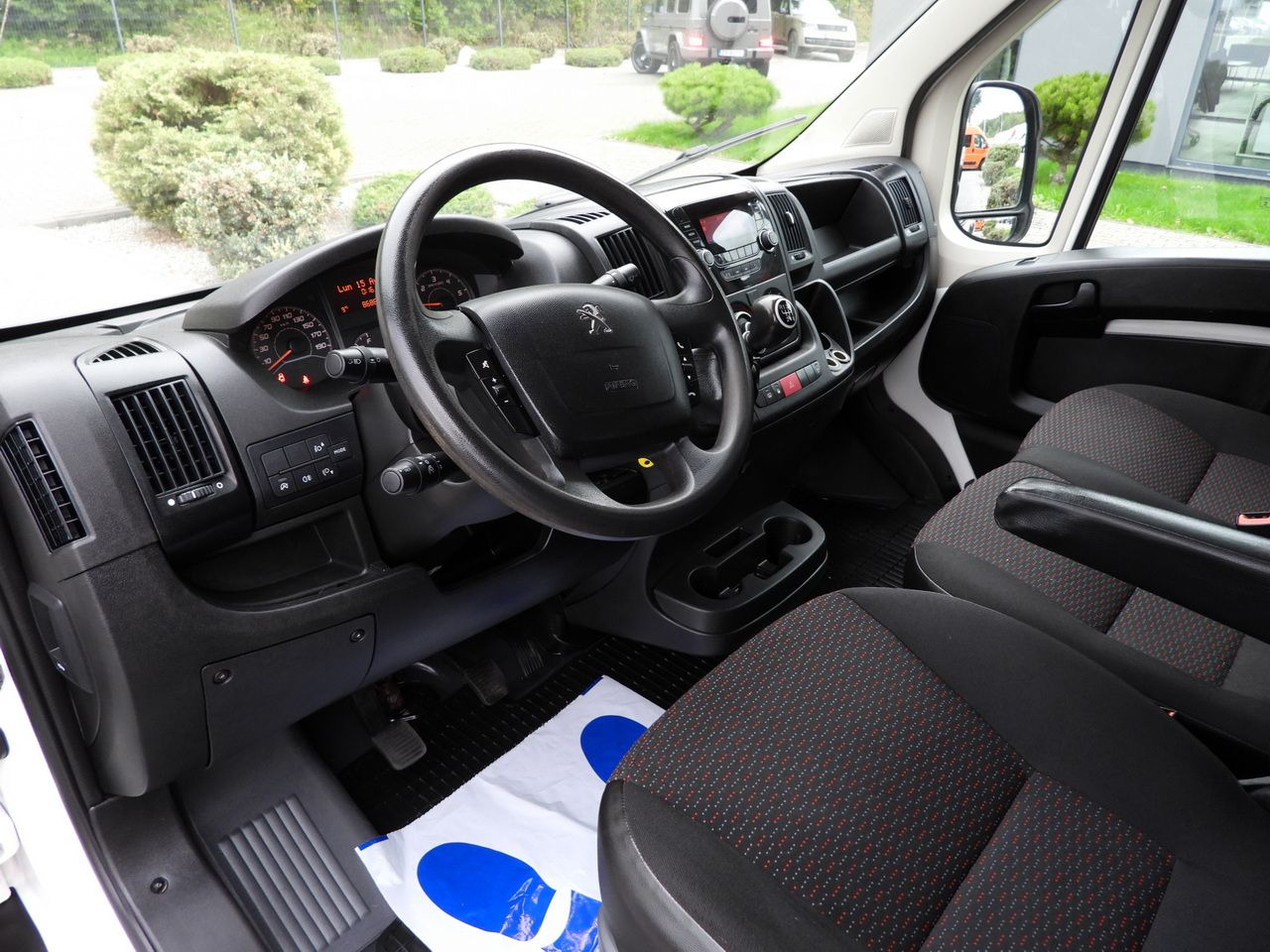 PEUGEOT BOXER STAKE BODY DOUBLE CABIN DOKA 7 SEATS CRUISE CONTROL AIR CONDITIONING  140HP - Dostavno vozilo s dvostrukom kabinom: slika PEUGEOT BOXER STAKE BODY DOUBLE CABIN DOKA 7 SEATS CRUISE CONTROL AIR CONDITIONING  140HP - Dostavno vozilo s dvostrukom kabinom PEUGEOT BOXER STAKE BODY DOUBLE CABIN DOKA 7 SEATS CRUISE CONTROL AIR CONDITIONING  140HP - Dostavno vozilo s dvostrukom kabinom: slika PEUGEOT BOXER STAKE BODY DOUBLE CABIN DOKA 7 SEATS CRUISE CONTROL AIR CONDITIONING  140HP - Dostavno vozilo s dvostrukom kabinom