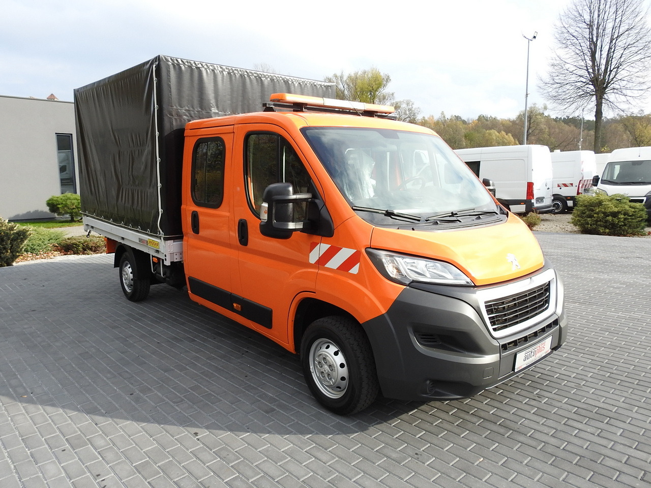 PEUGEOT BOXER STAKE BODY TARPAULIN DOUBLE CABIN DOKA 7 SEATS AIR CONDITIONING PNEUMATICS  140HP - Dostavno vozilo s dvostrukom kabinom: slika PEUGEOT BOXER STAKE BODY TARPAULIN DOUBLE CABIN DOKA 7 SEATS AIR CONDITIONING PNEUMATICS  140HP - Dostavno vozilo s dvostrukom kabinom PEUGEOT BOXER STAKE BODY TARPAULIN DOUBLE CABIN DOKA 7 SEATS AIR CONDITIONING PNEUMATICS  140HP - Dostavno vozilo s dvostrukom kabinom: slika PEUGEOT BOXER STAKE BODY TARPAULIN DOUBLE CABIN DOKA 7 SEATS AIR CONDITIONING PNEUMATICS  140HP - Dostavno vozilo s dvostrukom kabinom