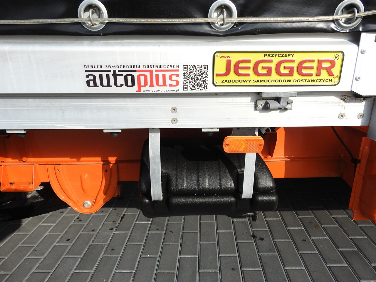 Dostavno vozilo s dvostrukom kabinom PEUGEOT BOXER STAKE BODY TARPAULIN DOUBLE CABIN DOKA 7 SEATS AIR CONDITIONING PNEUMATICS  140HP: slika Dostavno vozilo s dvostrukom kabinom PEUGEOT BOXER STAKE BODY TARPAULIN DOUBLE CABIN DOKA 7 SEATS AIR CONDITIONING PNEUMATICS  140HP