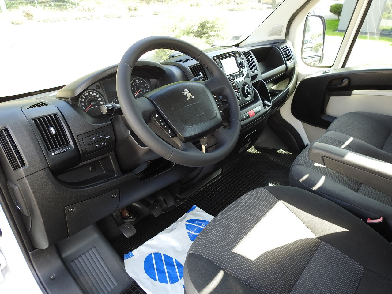 PEUGEOT BOXER THREE-WAY TIPPER AIR CONDITIONING 130HP - Kiper: slika PEUGEOT BOXER THREE-WAY TIPPER AIR CONDITIONING 130HP - Kiper PEUGEOT BOXER THREE-WAY TIPPER AIR CONDITIONING 130HP - Kiper: slika PEUGEOT BOXER THREE-WAY TIPPER AIR CONDITIONING 130HP - Kiper