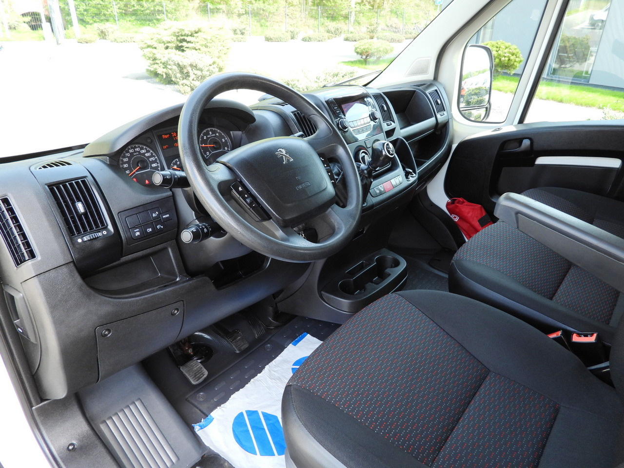 PEUGEOT BOXER  TIPPER DOUBLE CABIN DOKA 7 SEATS CRUISE CONTROL AIR CONDITIONING  140HP - Mali kamion kiper: slika PEUGEOT BOXER  TIPPER DOUBLE CABIN DOKA 7 SEATS CRUISE CONTROL AIR CONDITIONING  140HP - Mali kamion kiper PEUGEOT BOXER  TIPPER DOUBLE CABIN DOKA 7 SEATS CRUISE CONTROL AIR CONDITIONING  140HP - Mali kamion kiper: slika PEUGEOT BOXER  TIPPER DOUBLE CABIN DOKA 7 SEATS CRUISE CONTROL AIR CONDITIONING  140HP - Mali kamion kiper