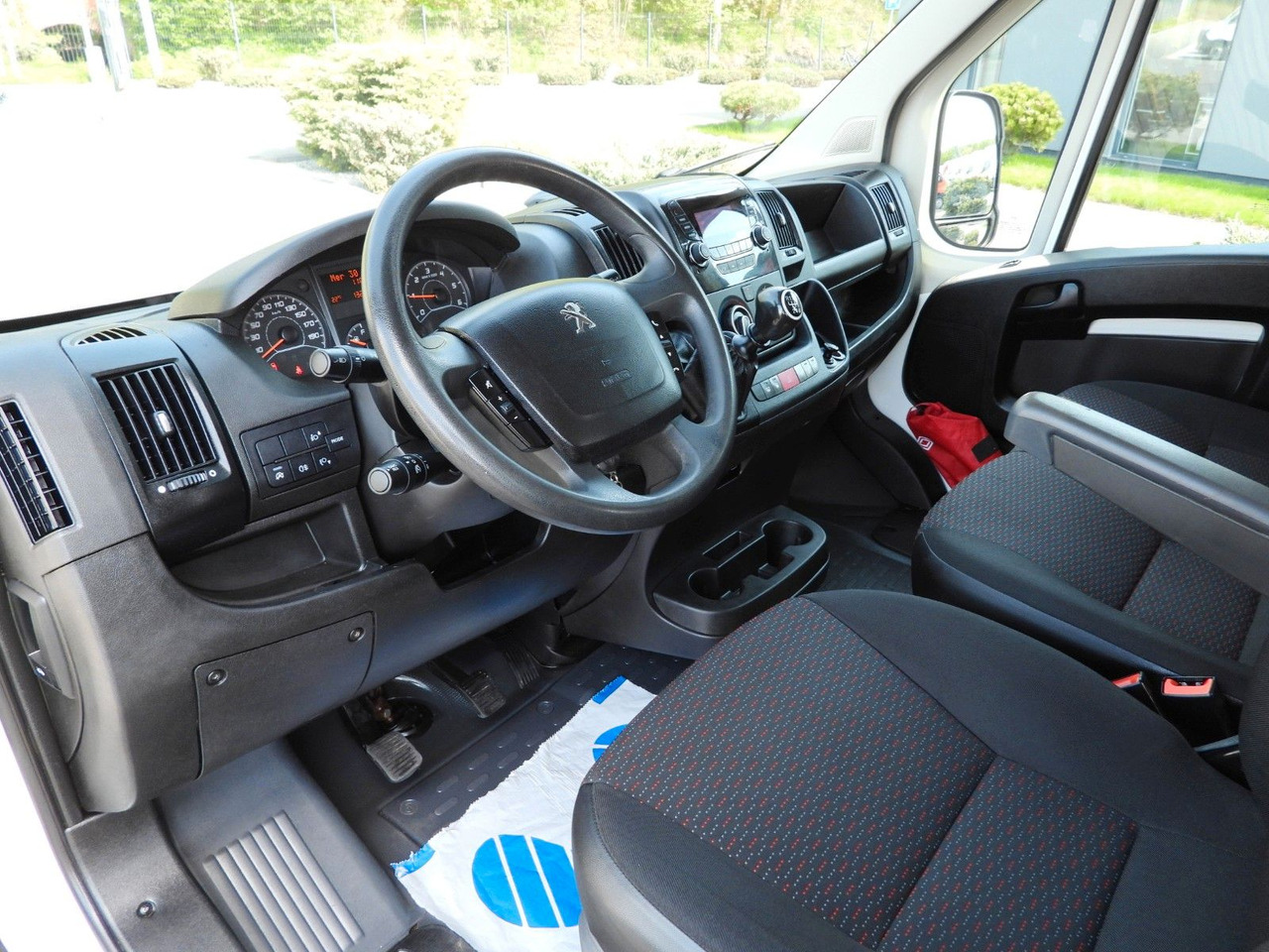 Peugeot BOXER KIPPER DOPPELKABINE DOKA 7 SITZE TEMPOMAT - Mali kamion kiper, Dostavno vozilo s dvostrukom kabinom: slika Peugeot BOXER KIPPER DOPPELKABINE DOKA 7 SITZE TEMPOMAT - Mali kamion kiper, Dostavno vozilo s dvostrukom kabinom Peugeot BOXER KIPPER DOPPELKABINE DOKA 7 SITZE TEMPOMAT - Mali kamion kiper, Dostavno vozilo s dvostrukom kabinom: slika Peugeot BOXER KIPPER DOPPELKABINE DOKA 7 SITZE TEMPOMAT - Mali kamion kiper, Dostavno vozilo s dvostrukom kabinom