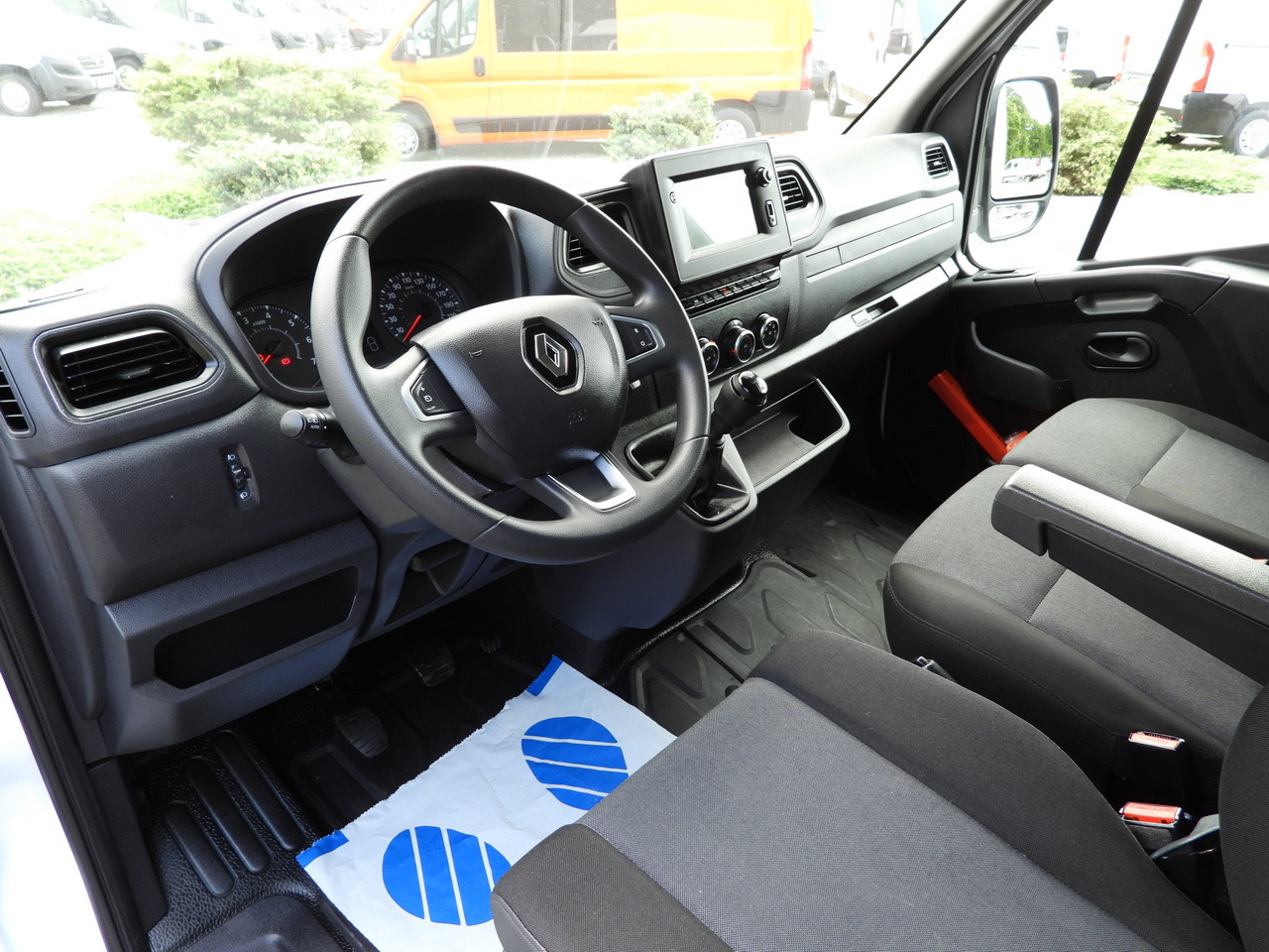 RENAULT MASTER BOX 8 PALLETS CRUISE CONTROL LED LIGHTS AIR CONDITIONING 165HP - Dostavno vozilo sa zatvorenim sandukom: slika RENAULT MASTER BOX 8 PALLETS CRUISE CONTROL LED LIGHTS AIR CONDITIONING 165HP - Dostavno vozilo sa zatvorenim sandukom RENAULT MASTER BOX 8 PALLETS CRUISE CONTROL LED LIGHTS AIR CONDITIONING 165HP - Dostavno vozilo sa zatvorenim sandukom: slika RENAULT MASTER BOX 8 PALLETS CRUISE CONTROL LED LIGHTS AIR CONDITIONING 165HP - Dostavno vozilo sa zatvorenim sandukom