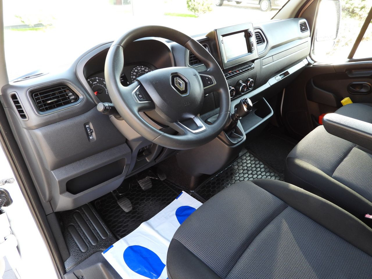 RENAULT MASTER BOX LIFT 8 PALLETS CRUISE CONTROL LED LIGHTS TWIN WHEELS AIR CONDITIONING 145HP - Dostavno vozilo sa zatvorenim sandukom: slika RENAULT MASTER BOX LIFT 8 PALLETS CRUISE CONTROL LED LIGHTS TWIN WHEELS AIR CONDITIONING 145HP - Dostavno vozilo sa zatvorenim sandukom RENAULT MASTER BOX LIFT 8 PALLETS CRUISE CONTROL LED LIGHTS TWIN WHEELS AIR CONDITIONING 145HP - Dostavno vozilo sa zatvorenim sandukom: slika RENAULT MASTER BOX LIFT 8 PALLETS CRUISE CONTROL LED LIGHTS TWIN WHEELS AIR CONDITIONING 145HP - Dostavno vozilo sa zatvorenim sandukom