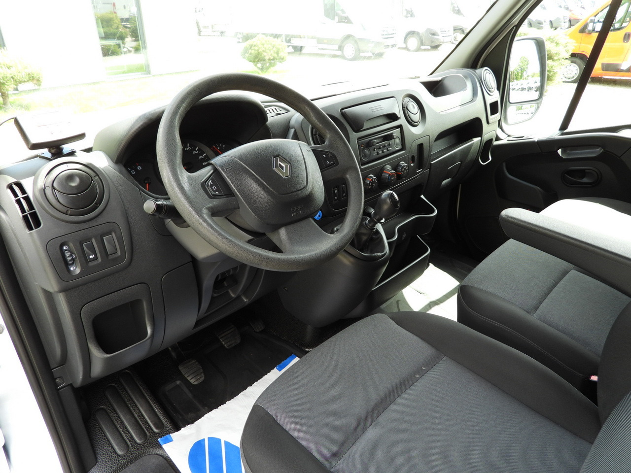 RENAULT MASTER REFRIGERATOR VAN -20*C POWER SUPPLY 230V CRUISE CONTROL AIR CONDITIONING 145HP - Dostavno vozilo hladnjača: slika RENAULT MASTER REFRIGERATOR VAN -20*C POWER SUPPLY 230V CRUISE CONTROL AIR CONDITIONING 145HP - Dostavno vozilo hladnjača RENAULT MASTER REFRIGERATOR VAN -20*C POWER SUPPLY 230V CRUISE CONTROL AIR CONDITIONING 145HP - Dostavno vozilo hladnjača: slika RENAULT MASTER REFRIGERATOR VAN -20*C POWER SUPPLY 230V CRUISE CONTROL AIR CONDITIONING 145HP - Dostavno vozilo hladnjača