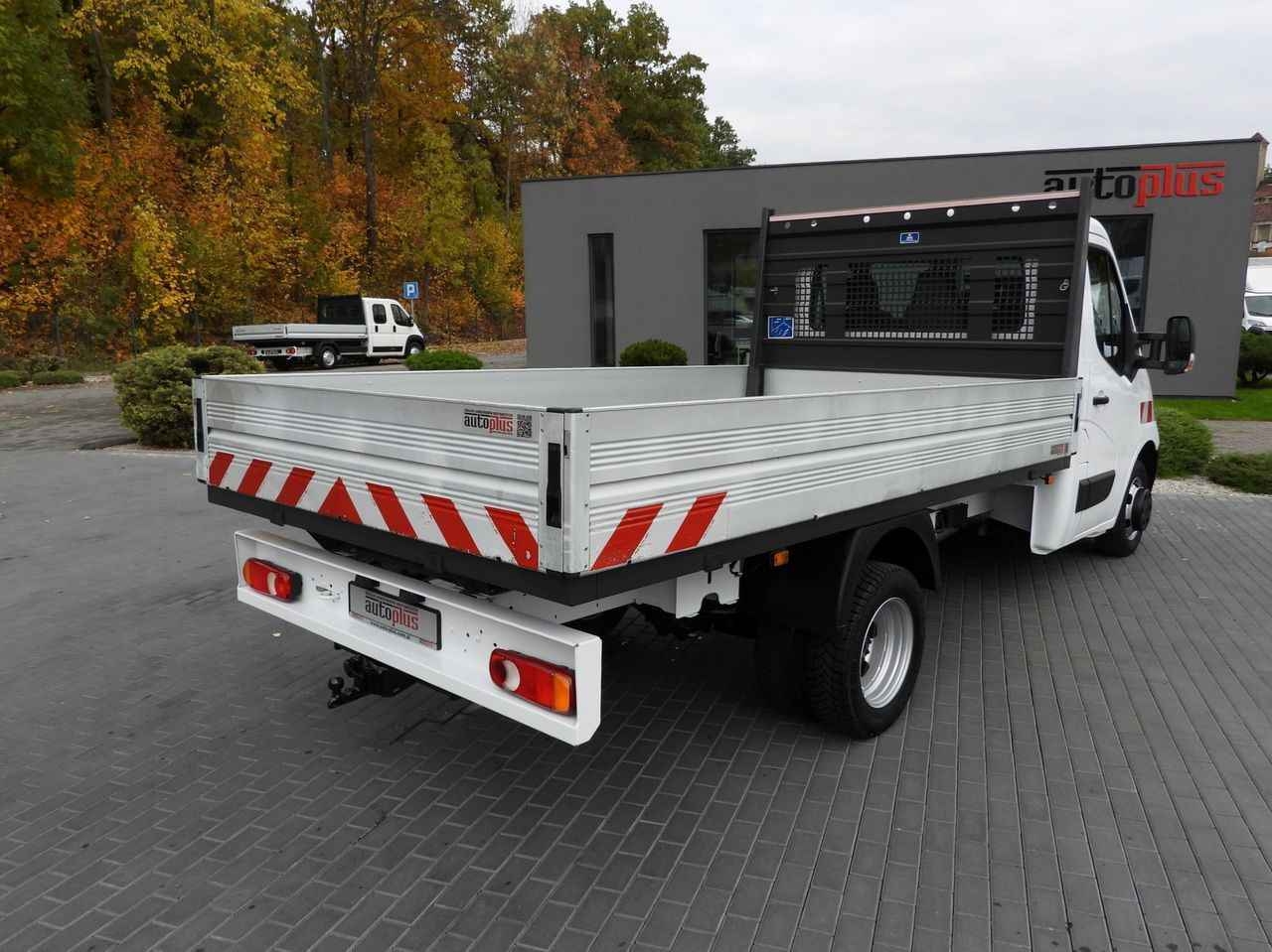 RENAULT MASTER STAKE BODY CRUISE CONTROL NAVIGATION TWIN WHEELS AIR CONDITIONING 130HP - Dostavno vozilo s ravnom platformom: slika RENAULT MASTER STAKE BODY CRUISE CONTROL NAVIGATION TWIN WHEELS AIR CONDITIONING 130HP - Dostavno vozilo s ravnom platformom RENAULT MASTER STAKE BODY CRUISE CONTROL NAVIGATION TWIN WHEELS AIR CONDITIONING 130HP - Dostavno vozilo s ravnom platformom: slika RENAULT MASTER STAKE BODY CRUISE CONTROL NAVIGATION TWIN WHEELS AIR CONDITIONING 130HP - Dostavno vozilo s ravnom platformom