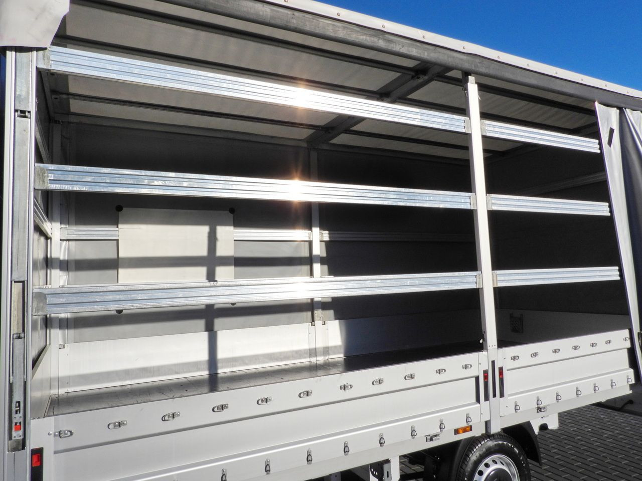 Dostavno vozilo s ceradom RENAULT MASTER TARPAULIN 10 PALLETS WEBASTO CRUISE CONTROL LED LIGHTS PNEUMATICS AIR CONDITIONING 165HP: slika Dostavno vozilo s ceradom RENAULT MASTER TARPAULIN 10 PALLETS WEBASTO CRUISE CONTROL LED LIGHTS PNEUMATICS AIR CONDITIONING 165HP Dostavno vozilo s ceradom RENAULT MASTER TARPAULIN 10 PALLETS WEBASTO CRUISE CONTROL LED LIGHTS PNEUMATICS AIR CONDITIONING 165HP: slika Dostavno vozilo s ceradom RENAULT MASTER TARPAULIN 10 PALLETS WEBASTO CRUISE CONTROL LED LIGHTS PNEUMATICS AIR CONDITIONING 165HP