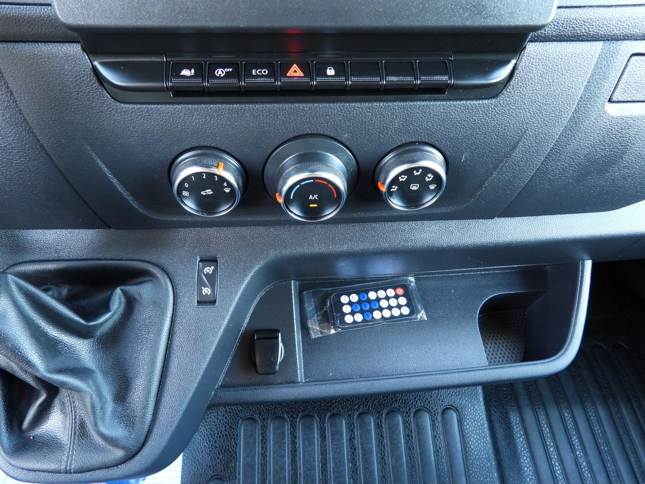 Dostavno vozilo s ceradom RENAULT MASTER TARPAULIN 10 PALLETS WEBASTO CRUISE CONTROL LED LIGHTS PNEUMATICS AIR CONDITIONING 165HP: slika Dostavno vozilo s ceradom RENAULT MASTER TARPAULIN 10 PALLETS WEBASTO CRUISE CONTROL LED LIGHTS PNEUMATICS AIR CONDITIONING 165HP Dostavno vozilo s ceradom RENAULT MASTER TARPAULIN 10 PALLETS WEBASTO CRUISE CONTROL LED LIGHTS PNEUMATICS AIR CONDITIONING 165HP: slika Dostavno vozilo s ceradom RENAULT MASTER TARPAULIN 10 PALLETS WEBASTO CRUISE CONTROL LED LIGHTS PNEUMATICS AIR CONDITIONING 165HP