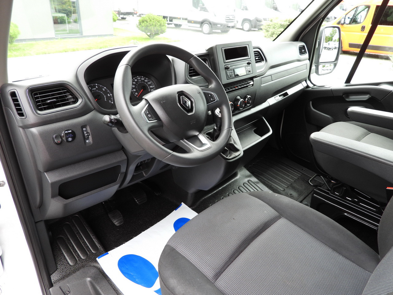RENAULT MASTER TARPAULIN 10 PALLETS WEBASTO CRUISE CONTROL LED LIGHTS PNEUMATICS AIR CONDITIONING 165HP - Dostavno vozilo s ceradom: slika RENAULT MASTER TARPAULIN 10 PALLETS WEBASTO CRUISE CONTROL LED LIGHTS PNEUMATICS AIR CONDITIONING 165HP - Dostavno vozilo s ceradom RENAULT MASTER TARPAULIN 10 PALLETS WEBASTO CRUISE CONTROL LED LIGHTS PNEUMATICS AIR CONDITIONING 165HP - Dostavno vozilo s ceradom: slika RENAULT MASTER TARPAULIN 10 PALLETS WEBASTO CRUISE CONTROL LED LIGHTS PNEUMATICS AIR CONDITIONING 165HP - Dostavno vozilo s ceradom