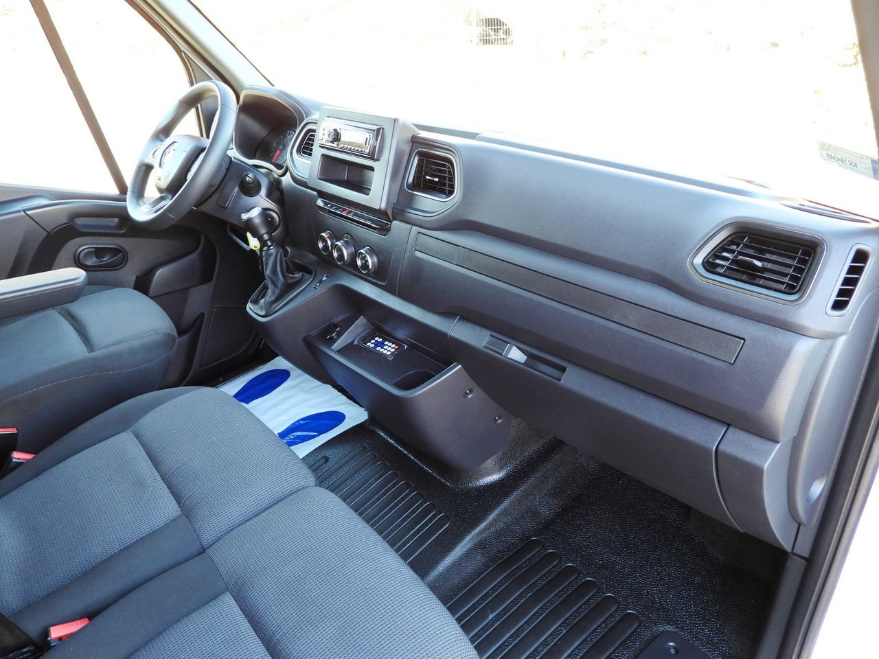 Dostavno vozilo s ceradom RENAULT MASTER TARPAULIN 10 PALLETS WEBASTO CRUISE CONTROL LED LIGHTS PNEUMATICS AIR CONDITIONING 165HP: slika Dostavno vozilo s ceradom RENAULT MASTER TARPAULIN 10 PALLETS WEBASTO CRUISE CONTROL LED LIGHTS PNEUMATICS AIR CONDITIONING 165HP Dostavno vozilo s ceradom RENAULT MASTER TARPAULIN 10 PALLETS WEBASTO CRUISE CONTROL LED LIGHTS PNEUMATICS AIR CONDITIONING 165HP: slika Dostavno vozilo s ceradom RENAULT MASTER TARPAULIN 10 PALLETS WEBASTO CRUISE CONTROL LED LIGHTS PNEUMATICS AIR CONDITIONING 165HP