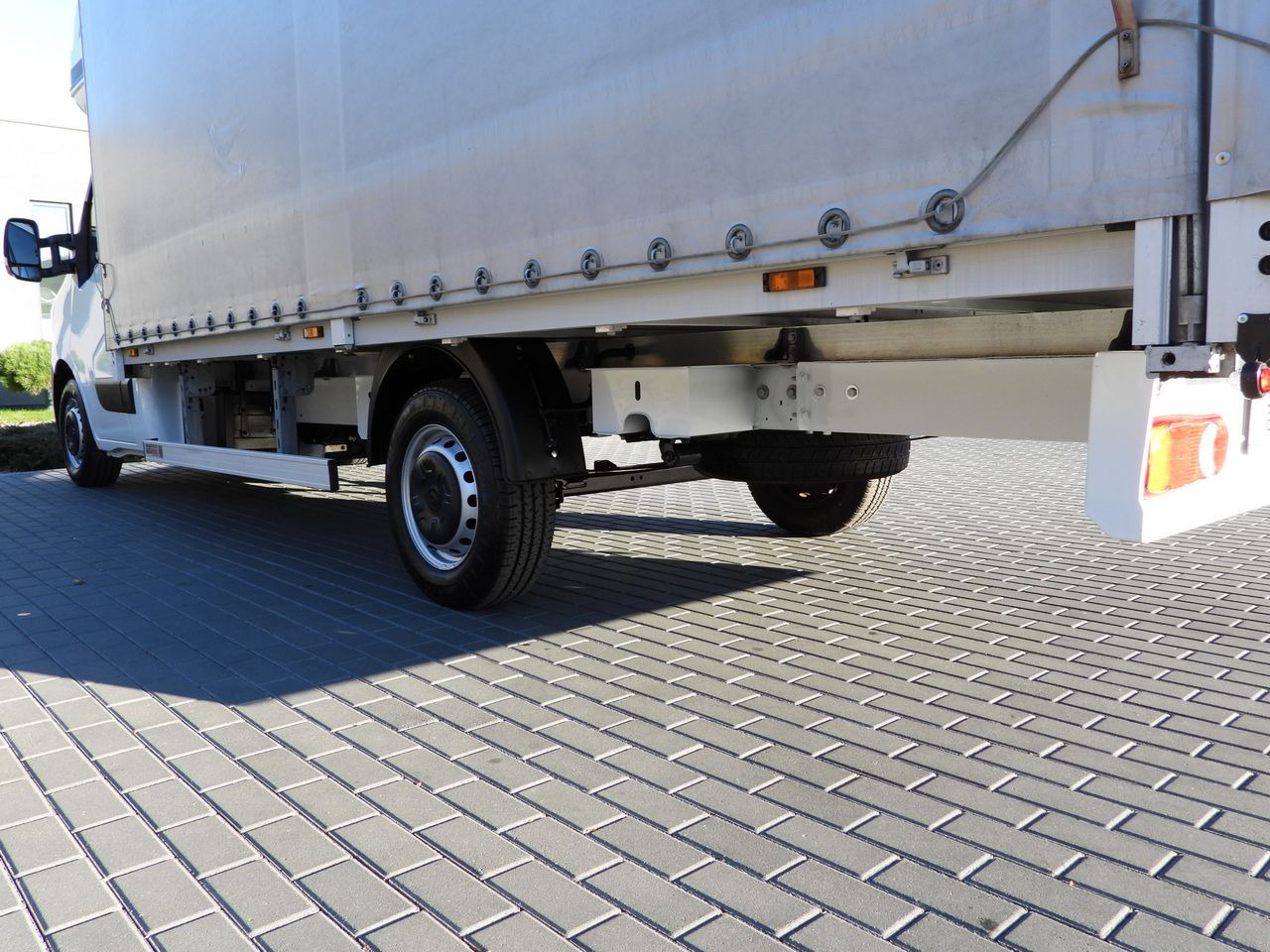 Dostavno vozilo s ceradom RENAULT MASTER TARPAULIN 10 PALLETS WEBASTO CRUISE CONTROL LED LIGHTS PNEUMATICS AIR CONDITIONING 165HP: slika Dostavno vozilo s ceradom RENAULT MASTER TARPAULIN 10 PALLETS WEBASTO CRUISE CONTROL LED LIGHTS PNEUMATICS AIR CONDITIONING 165HP Dostavno vozilo s ceradom RENAULT MASTER TARPAULIN 10 PALLETS WEBASTO CRUISE CONTROL LED LIGHTS PNEUMATICS AIR CONDITIONING 165HP: slika Dostavno vozilo s ceradom RENAULT MASTER TARPAULIN 10 PALLETS WEBASTO CRUISE CONTROL LED LIGHTS PNEUMATICS AIR CONDITIONING 165HP