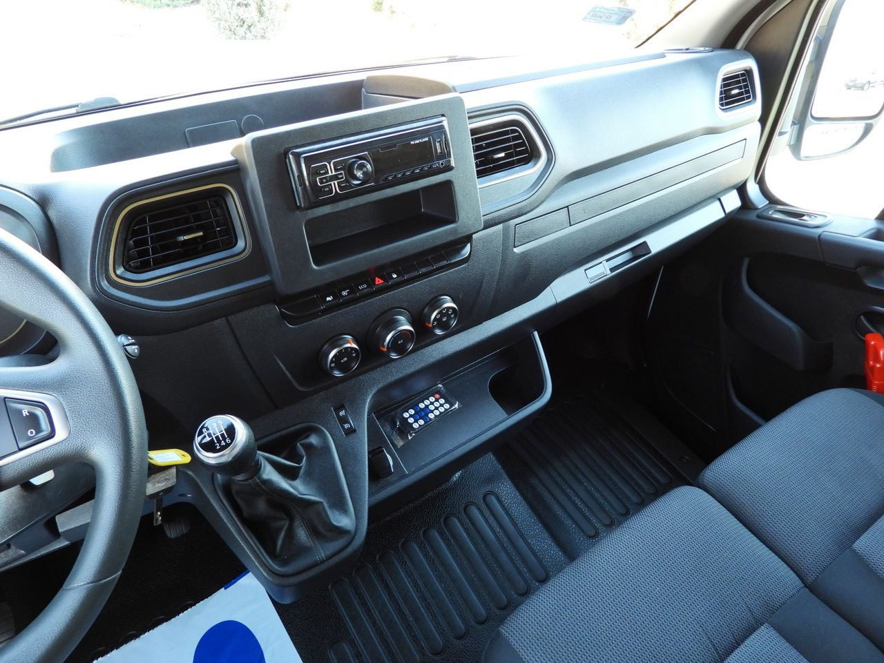 Dostavno vozilo s ceradom RENAULT MASTER TARPAULIN 10 PALLETS WEBASTO CRUISE CONTROL LED LIGHTS PNEUMATICS AIR CONDITIONING 165HP: slika Dostavno vozilo s ceradom RENAULT MASTER TARPAULIN 10 PALLETS WEBASTO CRUISE CONTROL LED LIGHTS PNEUMATICS AIR CONDITIONING 165HP Dostavno vozilo s ceradom RENAULT MASTER TARPAULIN 10 PALLETS WEBASTO CRUISE CONTROL LED LIGHTS PNEUMATICS AIR CONDITIONING 165HP: slika Dostavno vozilo s ceradom RENAULT MASTER TARPAULIN 10 PALLETS WEBASTO CRUISE CONTROL LED LIGHTS PNEUMATICS AIR CONDITIONING 165HP