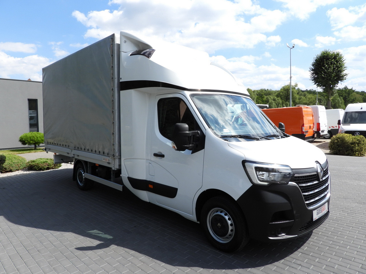 RENAULT MASTER TARPAULIN 8 PALLETS WEBASTO CRUISE CONTROL LED LIGHTS PNEUMATICS AIR CONDITIONING 165HP - Dostavno vozilo s ceradom: slika RENAULT MASTER TARPAULIN 8 PALLETS WEBASTO CRUISE CONTROL LED LIGHTS PNEUMATICS AIR CONDITIONING 165HP - Dostavno vozilo s ceradom RENAULT MASTER TARPAULIN 8 PALLETS WEBASTO CRUISE CONTROL LED LIGHTS PNEUMATICS AIR CONDITIONING 165HP - Dostavno vozilo s ceradom: slika RENAULT MASTER TARPAULIN 8 PALLETS WEBASTO CRUISE CONTROL LED LIGHTS PNEUMATICS AIR CONDITIONING 165HP - Dostavno vozilo s ceradom
