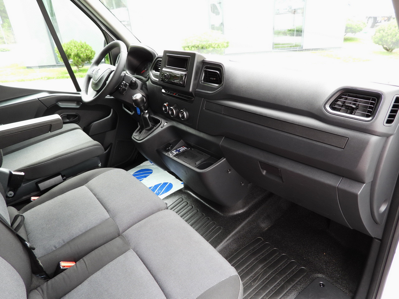 Dostavno vozilo s ceradom RENAULT MASTER TARPAULIN LIFT 10 PALLETS WEBASTO CRUISE CONTROL LED LIGHTS PNEUMATICS AIR CONDITIONING  165HP: slika Dostavno vozilo s ceradom RENAULT MASTER TARPAULIN LIFT 10 PALLETS WEBASTO CRUISE CONTROL LED LIGHTS PNEUMATICS AIR CONDITIONING  165HP