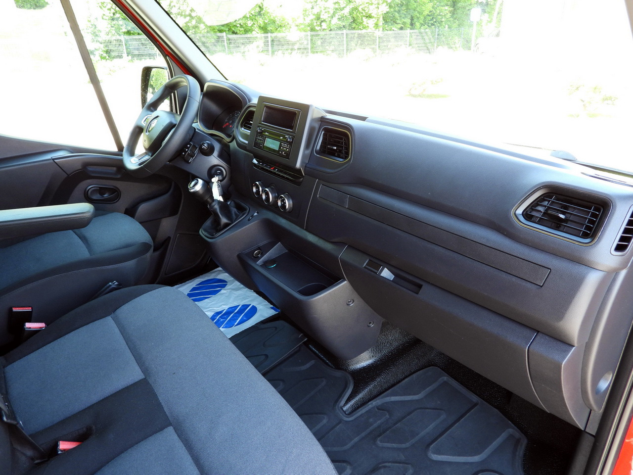 Dostavno vozilo s ceradom RENAULT MASTER  TARPAULIN WEBASTO CRUISE CONTROL LED LIGHTS PNEUMATICS AIR CONDITIONING  165HP: slika Dostavno vozilo s ceradom RENAULT MASTER  TARPAULIN WEBASTO CRUISE CONTROL LED LIGHTS PNEUMATICS AIR CONDITIONING  165HP