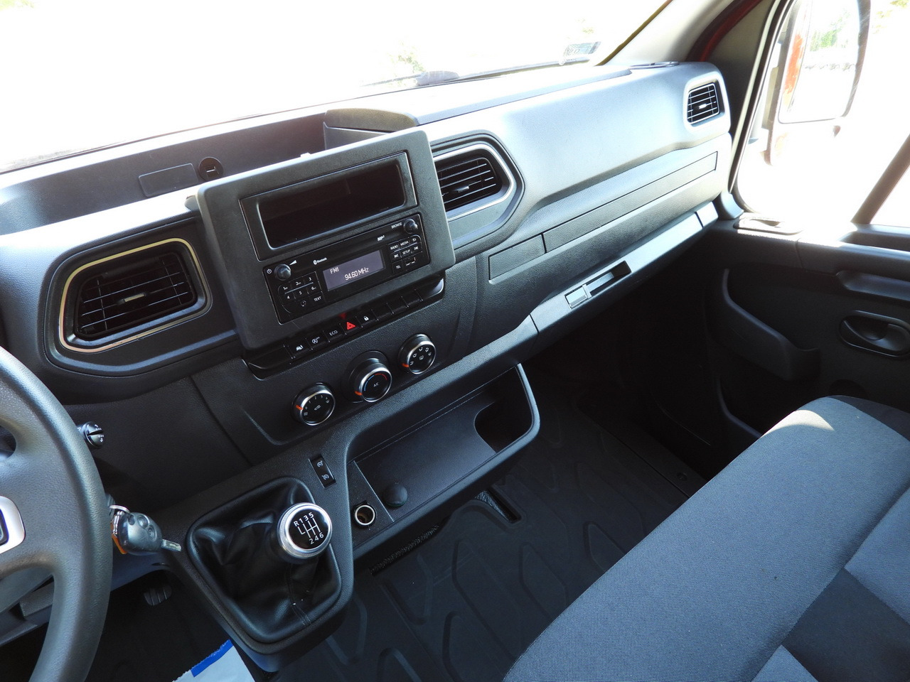 Dostavno vozilo s ceradom RENAULT MASTER  TARPAULIN WEBASTO CRUISE CONTROL LED LIGHTS PNEUMATICS AIR CONDITIONING  165HP: slika Dostavno vozilo s ceradom RENAULT MASTER  TARPAULIN WEBASTO CRUISE CONTROL LED LIGHTS PNEUMATICS AIR CONDITIONING  165HP