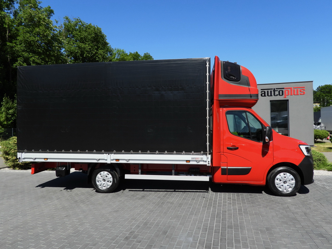 Dostavno vozilo s ceradom RENAULT MASTER  TARPAULIN WEBASTO CRUISE CONTROL LED LIGHTS PNEUMATICS AIR CONDITIONING  165HP: slika Dostavno vozilo s ceradom RENAULT MASTER  TARPAULIN WEBASTO CRUISE CONTROL LED LIGHTS PNEUMATICS AIR CONDITIONING  165HP