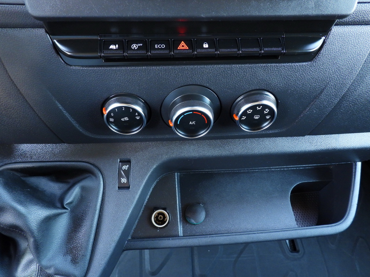 Dostavno vozilo s ceradom RENAULT MASTER  TARPAULIN WEBASTO CRUISE CONTROL LED LIGHTS PNEUMATICS AIR CONDITIONING  165HP: slika Dostavno vozilo s ceradom RENAULT MASTER  TARPAULIN WEBASTO CRUISE CONTROL LED LIGHTS PNEUMATICS AIR CONDITIONING  165HP